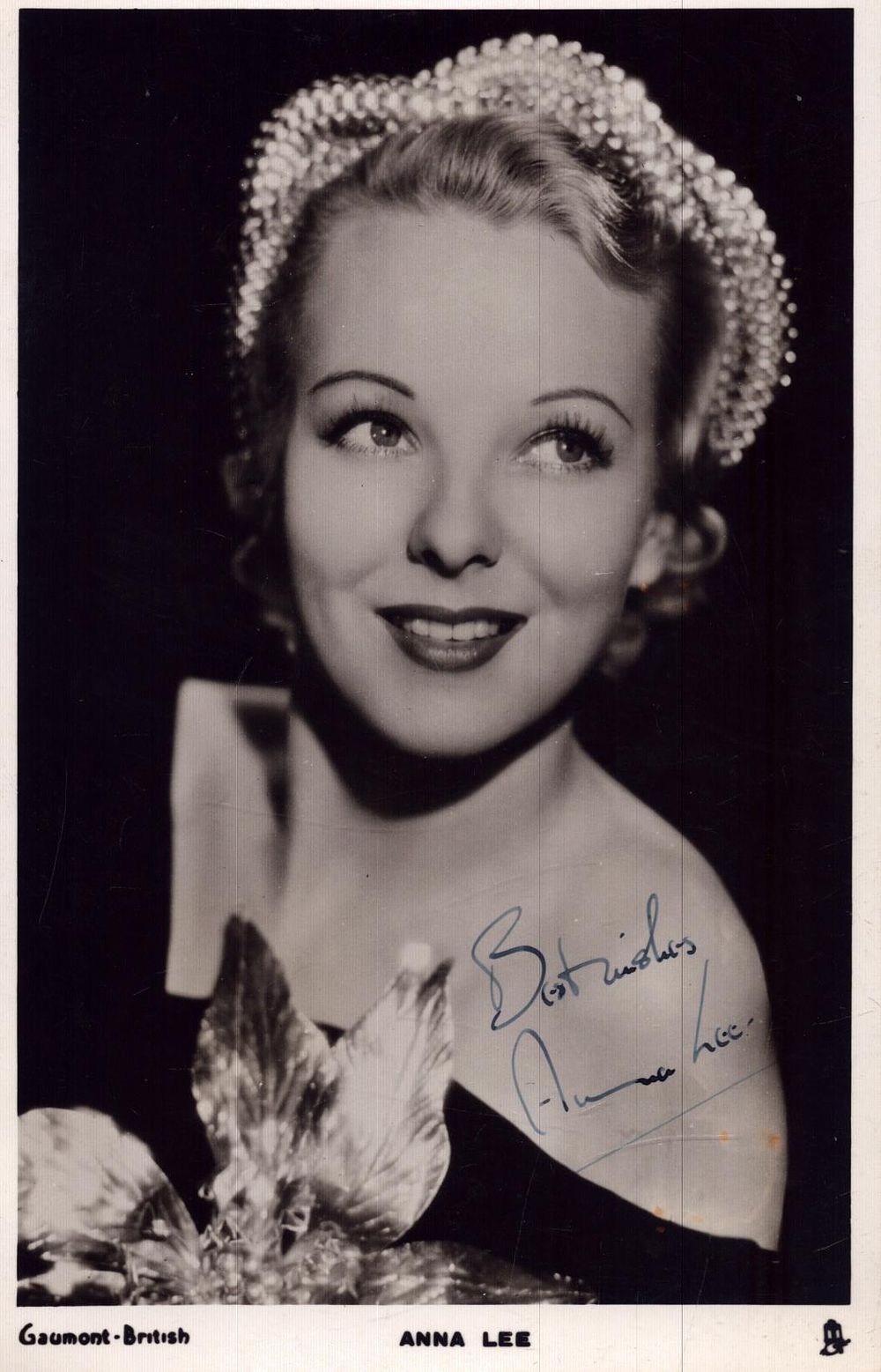 Lot 248: Anna Lee signed 6x4inch black and white photo....