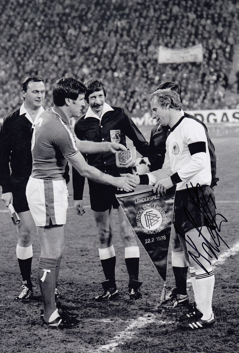 Lot 260: Autographed BERTIE VOGTS 12 x 8 Photo :...