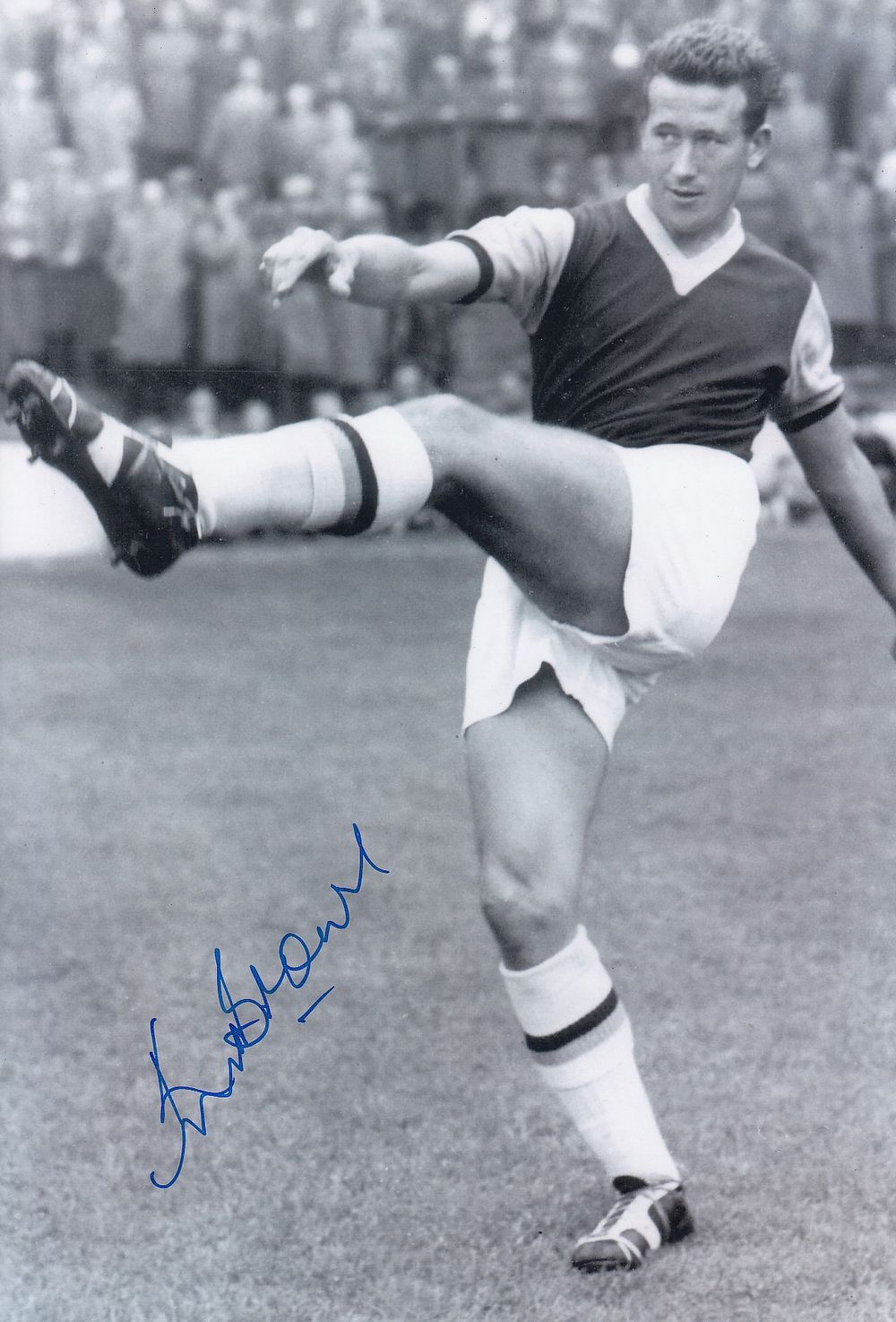 Lot 261: Autographed KEN BROWN 12 x 8 Photo :...