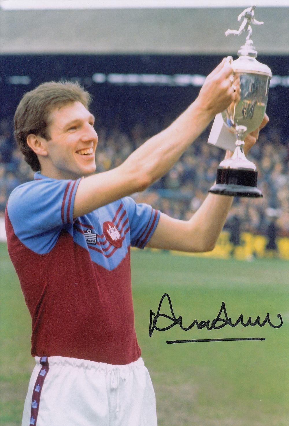 Lot 265: Autographed ALVIN MARTIN 12 x 8 Photo :...