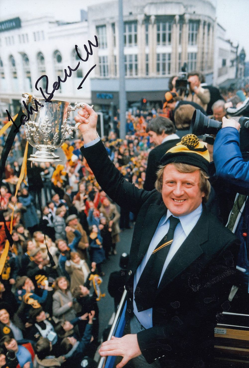 Lot 270: Autographed JOHN BARNWELL 12 x 8 Photo :...