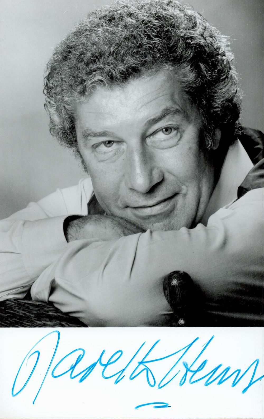 Lot 292: Gareth Hunt signed black and white photo 6x4....