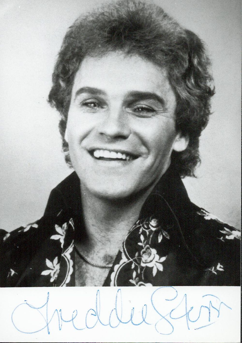 Lot 308: Freddie Starr signed black and white photo 5x4...