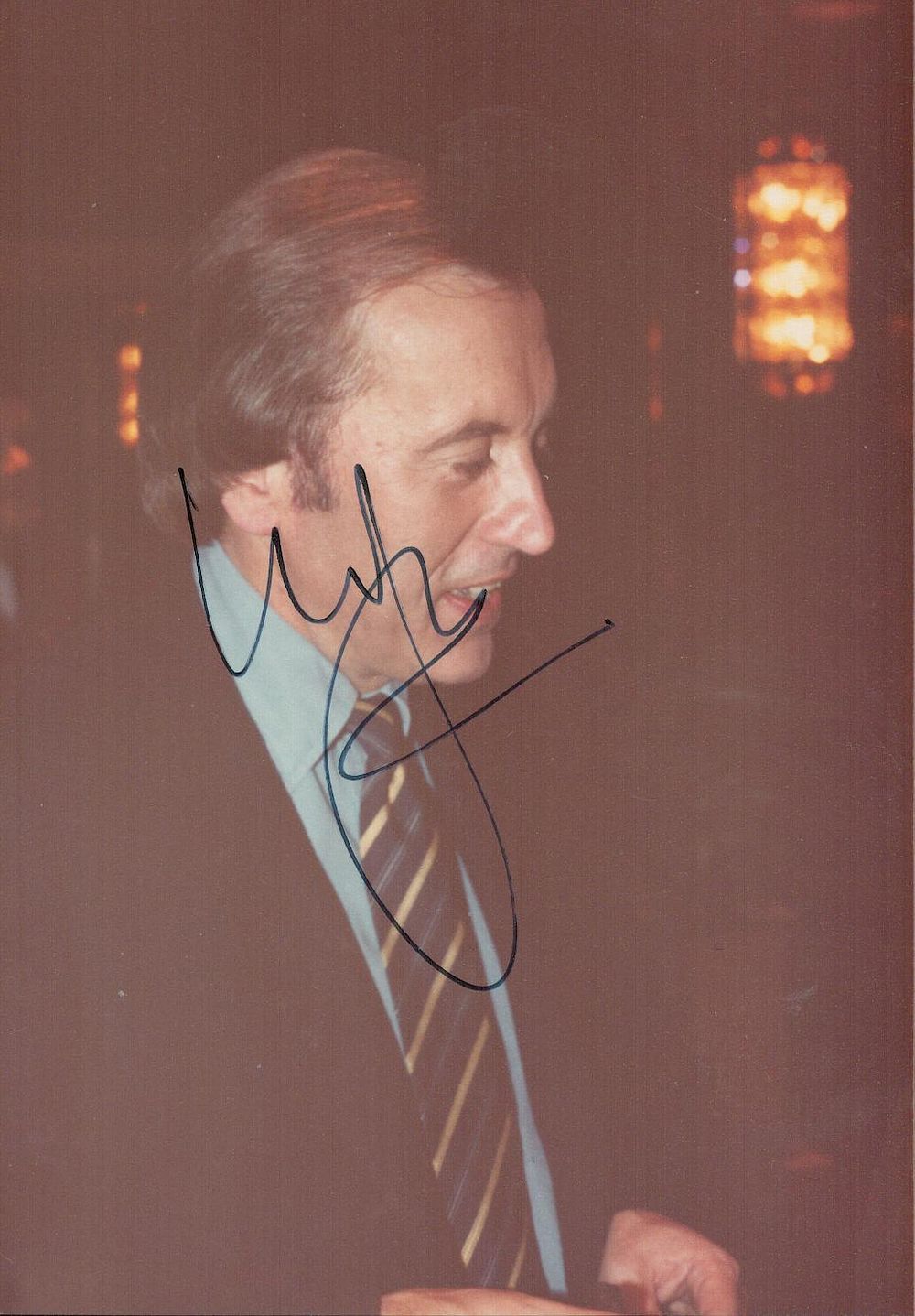 Lot 319: David Frost signed colour photo 6x4. Good condition....