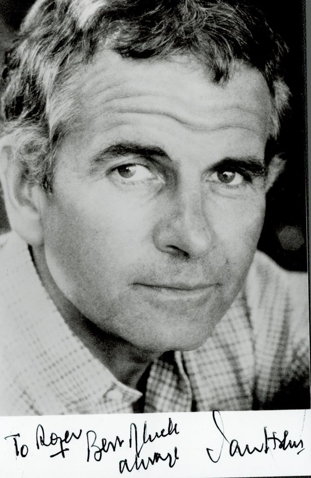 Lot 333: Ian Holm signed black and white photo 6x4...