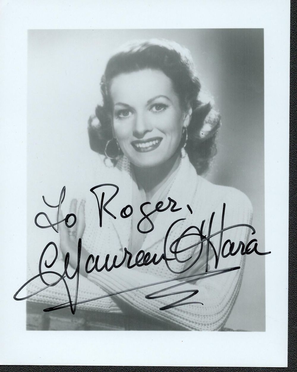 Lot 346: Maureen O'Hara signed black and white photo 6x4...