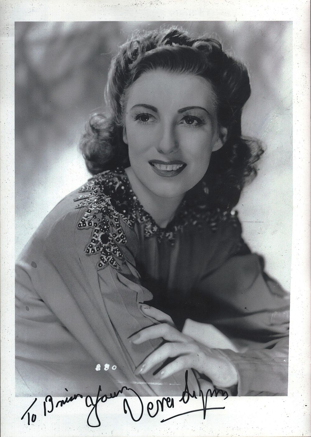 Lot 611: VERA LYNN Forces Sweetheart signed 8x12 Photo ....
