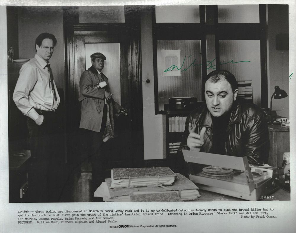 Lot 620: WILLIAM HURT Actor signed Gorky Park 8x10 Promo...