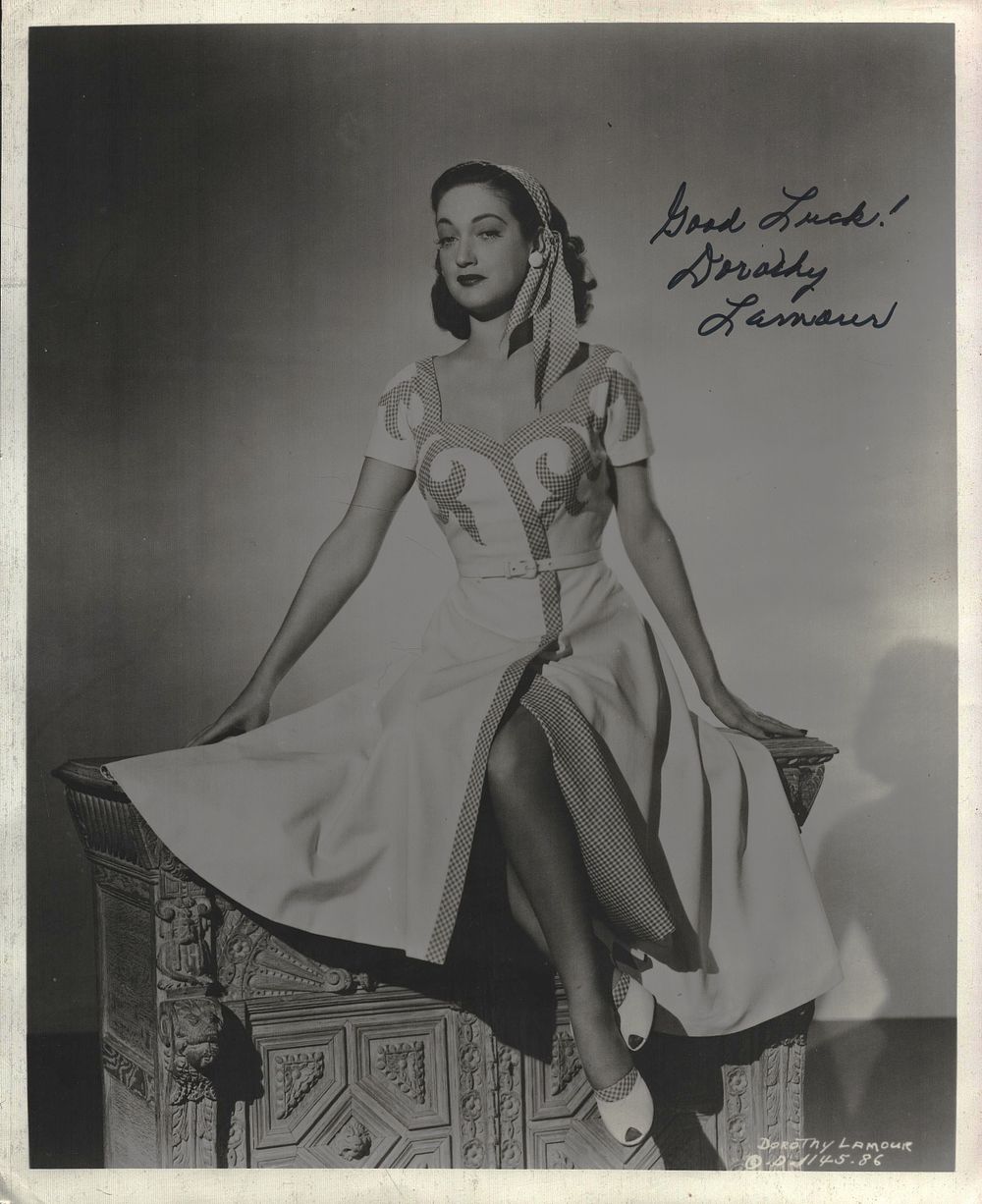 Lot 621: DOROTHY LAMOUR (1914-1996) Actress signed 8x10 Photo ....
