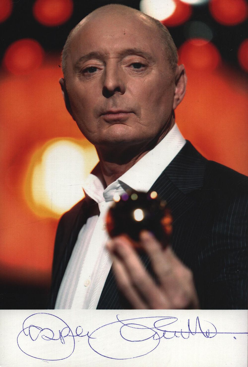 Lot 629: JASPER CARROT Comedian signed Photo . Good condition....