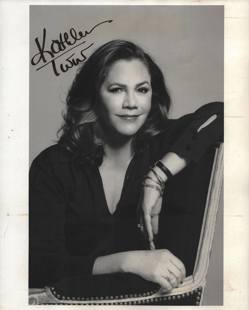 Lot 636: KATHLEEN TURNER Actress signed 8x10 Photo . Good...