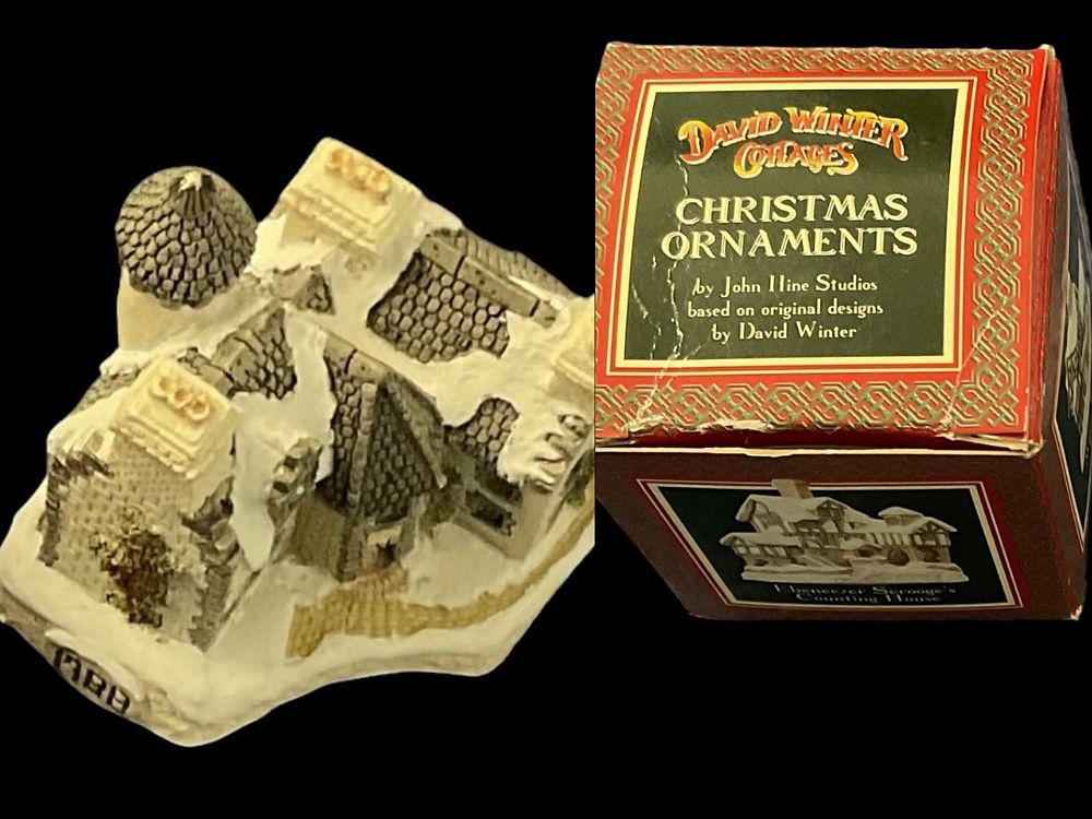 Lot 250: David Winter Cottages Christmas Ornaments Hogmanay and Christmas...