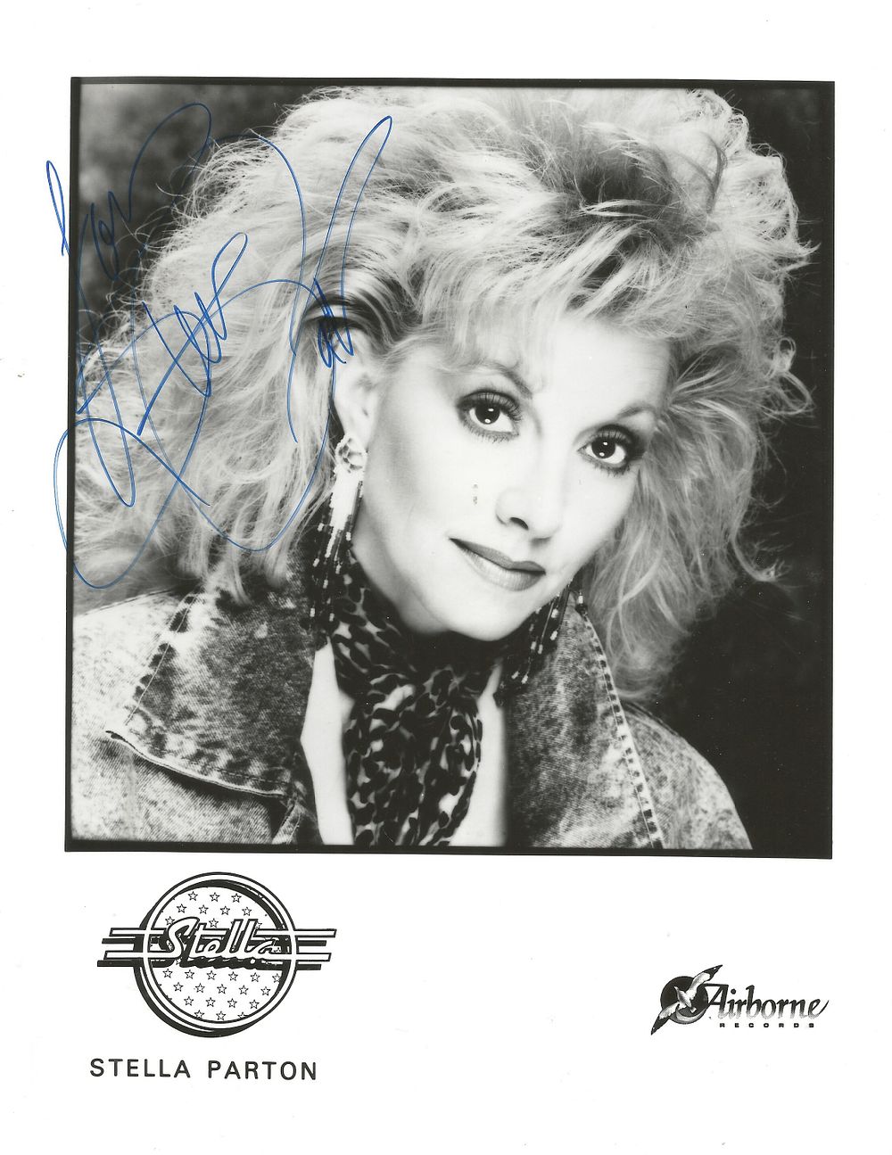 Lot 319: Stella Parton signed 10x8inch black and white promo...
