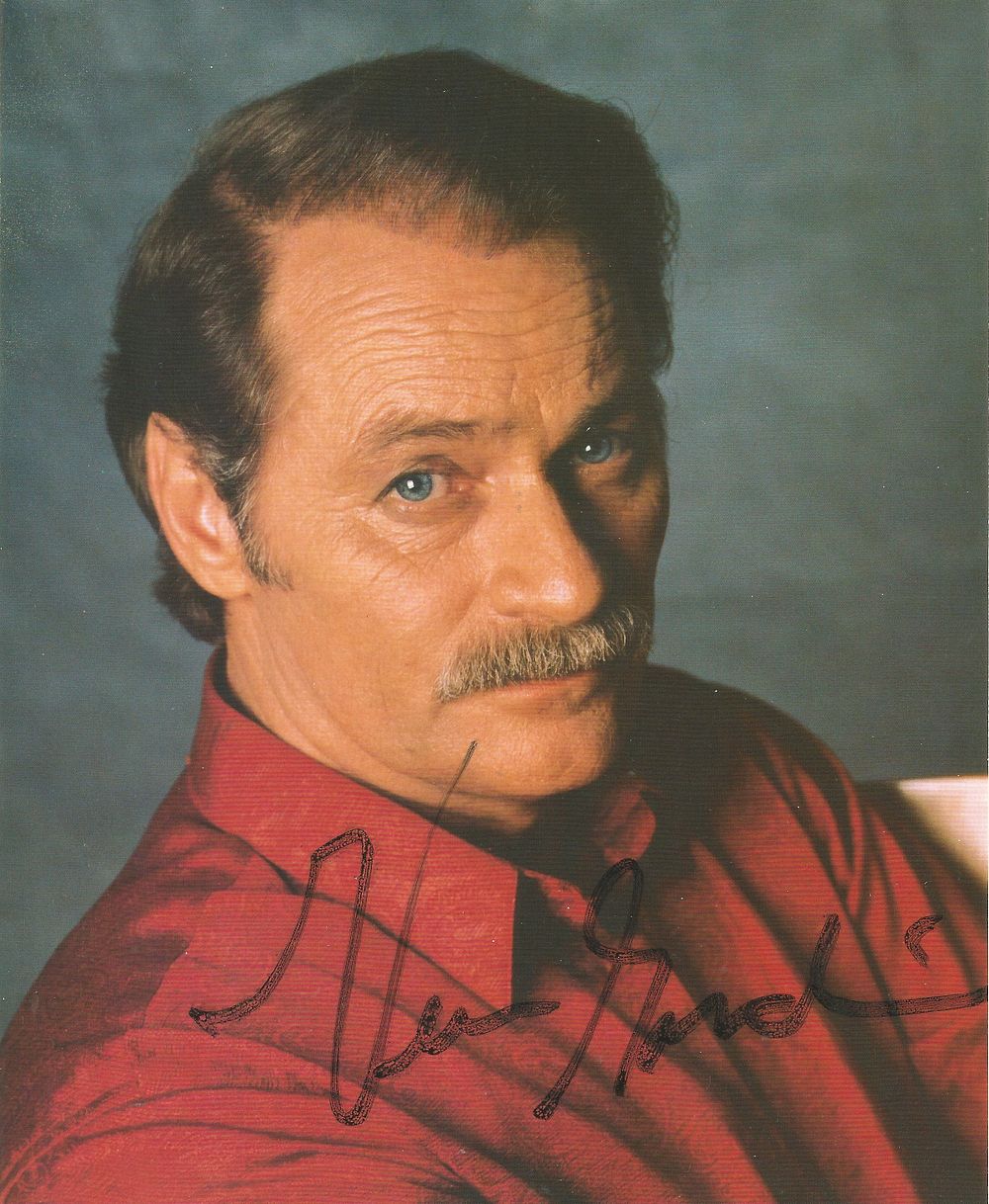 Lot 364: Vern Gosdin signed 10x8inch colour photo. Music autograph....