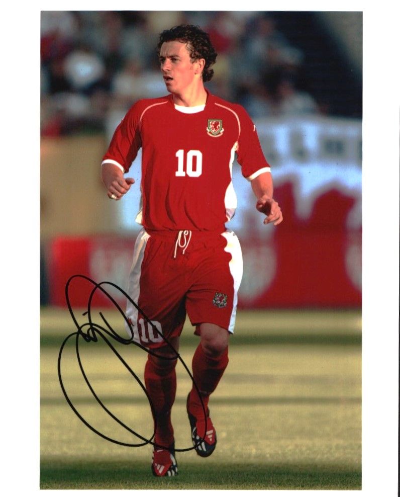 Lot 280: Simon Davies signed 10x8 inch colour photo. Good...