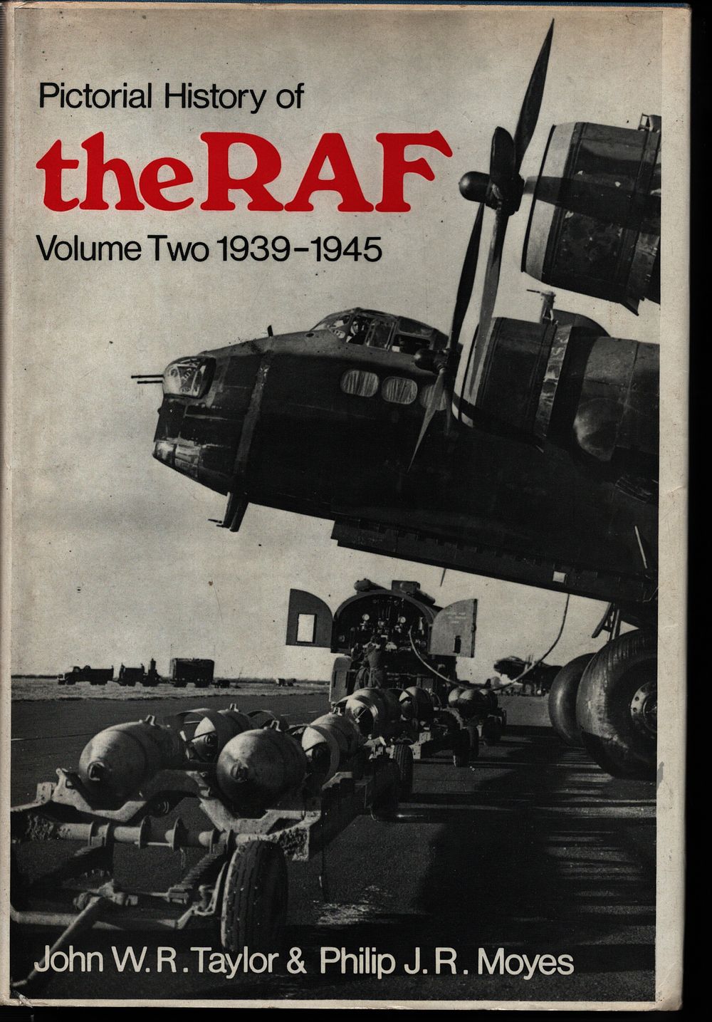 Lot 475: First Edition Pictorial History of the R.A.F. Hardback...