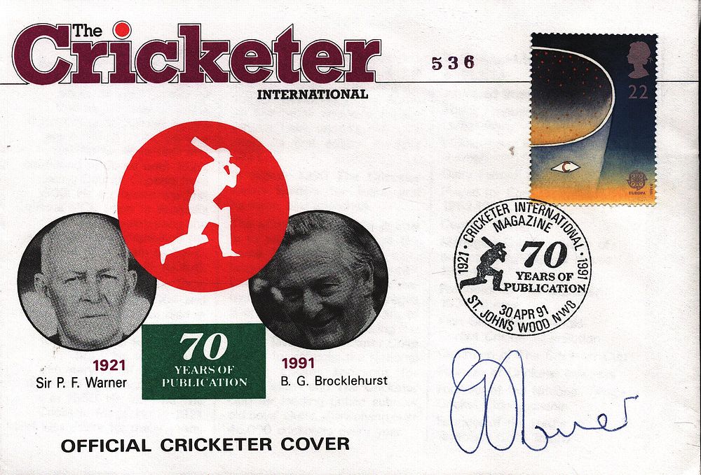Lot 611: Cricket Martin Crowe signed The Cricketer International 70...