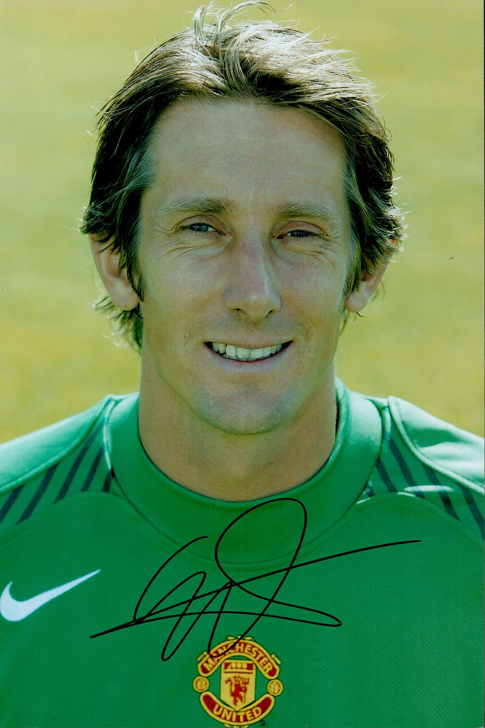 Edwin van der Sar signed 12x8inch colour photo pictured during his time with Manchester United. 