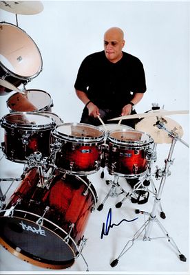 Mel Gaynor (Simple Minds) signed 12x8inch colour photo. Good condition. All with a Certificate 