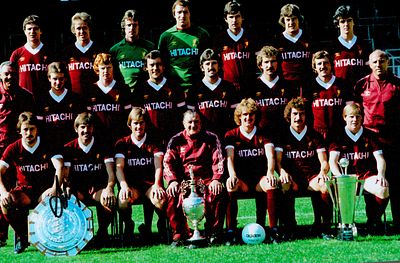 Steve Heighway 12 X 8 Photo : Col, Depicting Liverpool Players Posing With The Charity Shield 