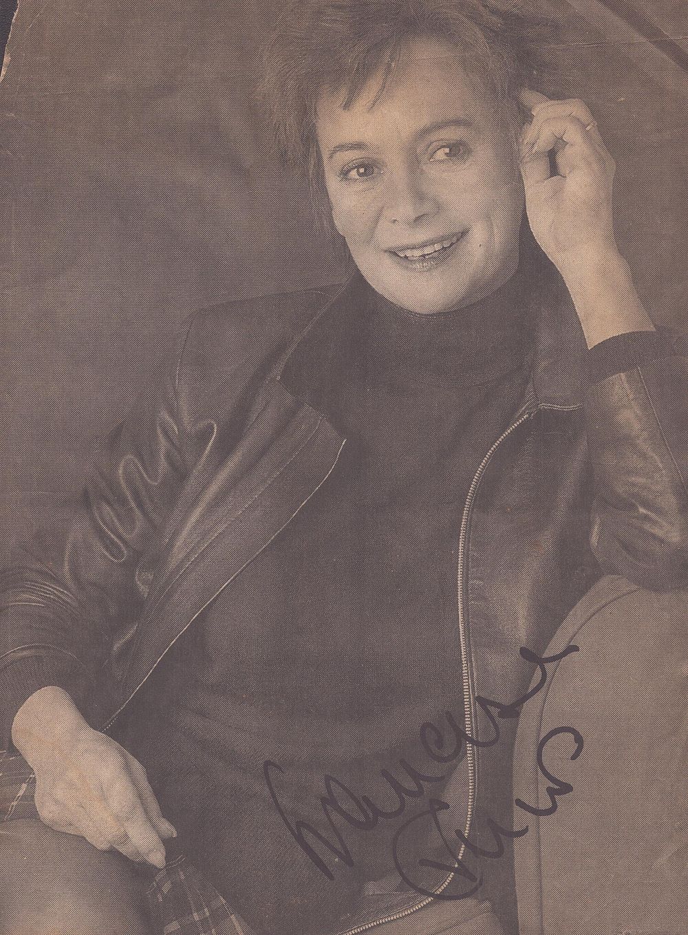Lot 192: Francesca Annis signed 8.5x6 inch sepia newspaper photo....