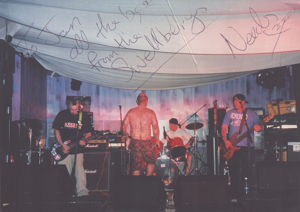 Lot 231: Swellybellys signed 8x6 inch colour photo with creases...