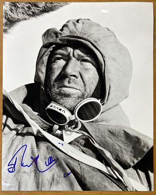 Scott of the Antarctic John Mills signed 10 x 8 inch b/w photo as Robert Falcon Scott, classic 