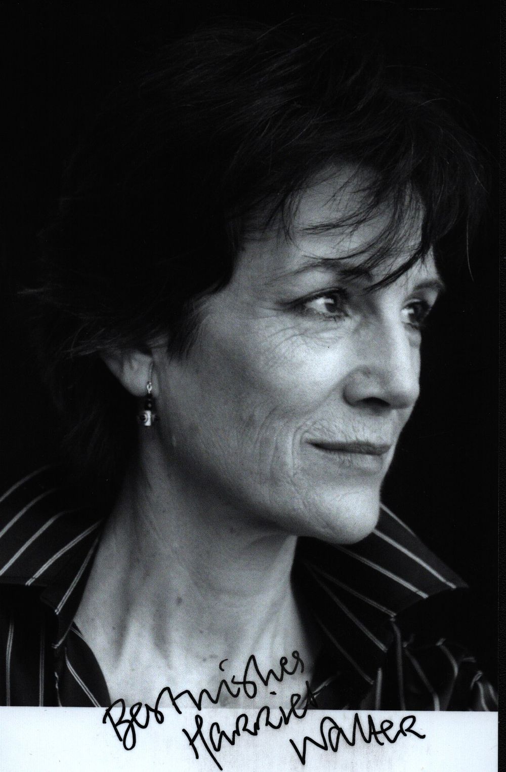 Lot 187: Harriet Walter signed 64inch black and white photo.