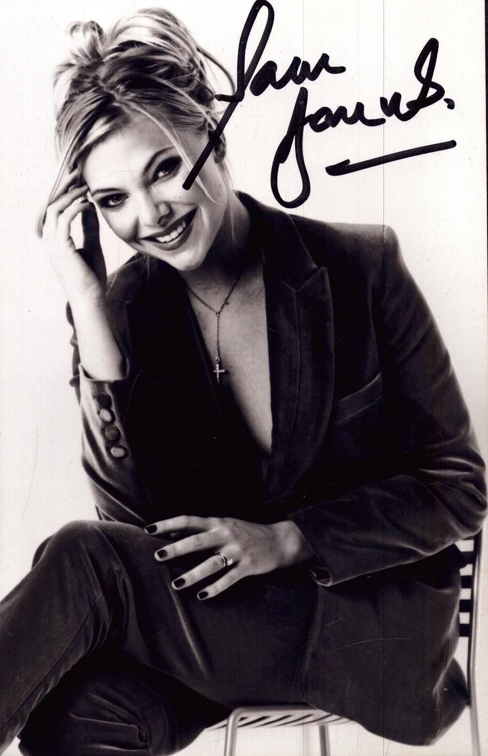 Lot 218: Samantha Janus signed 6x4inch black and white photo.