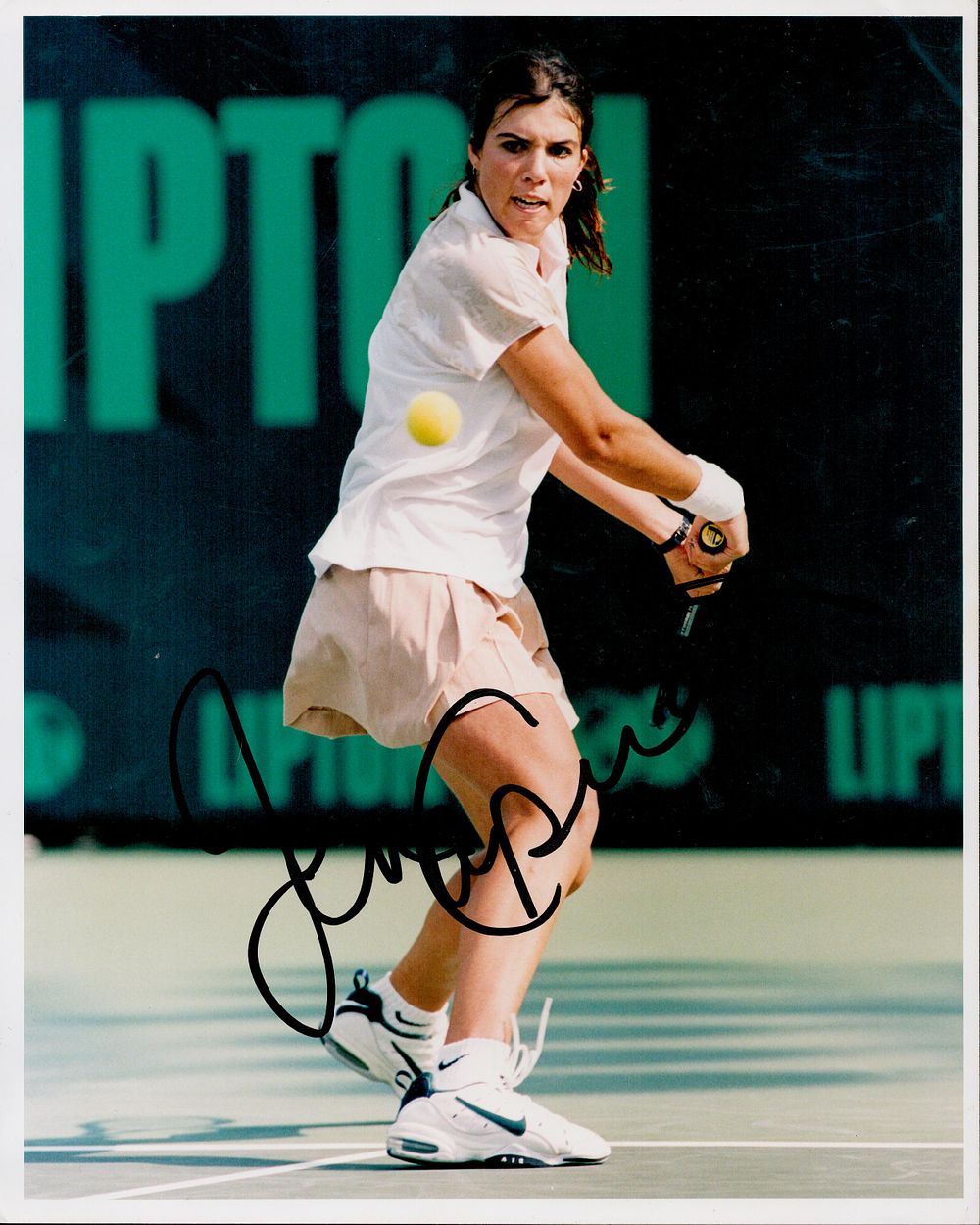 Lot 328: JENNIFER CAPRIATI signed 1996 Press 8x10 Photo.