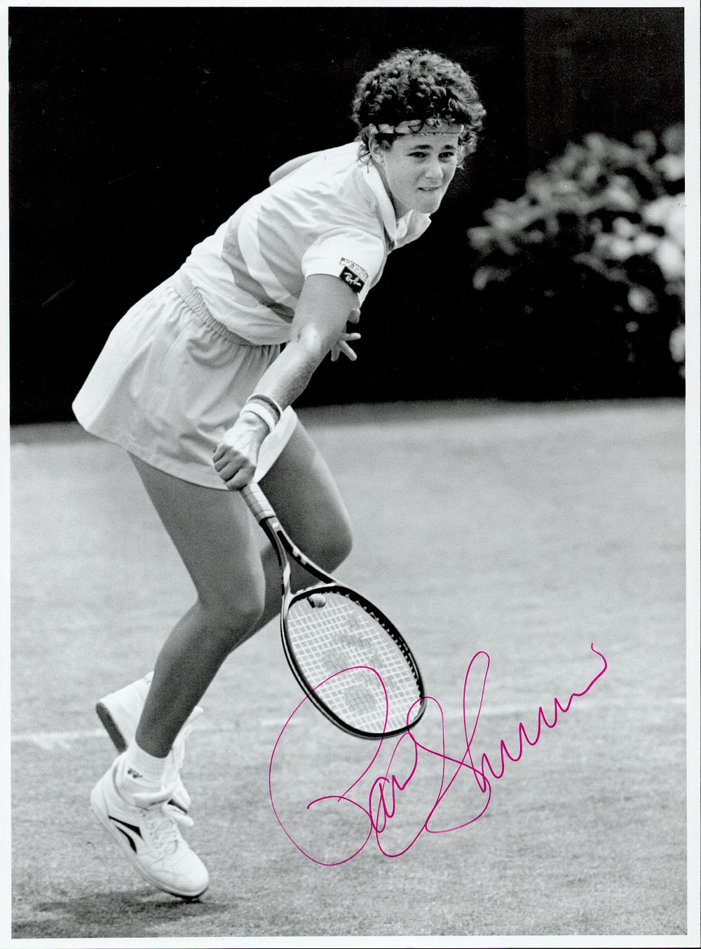 Lot 329: PAM SHRIVER signed 1989 Tennis 7x9 Press Photo