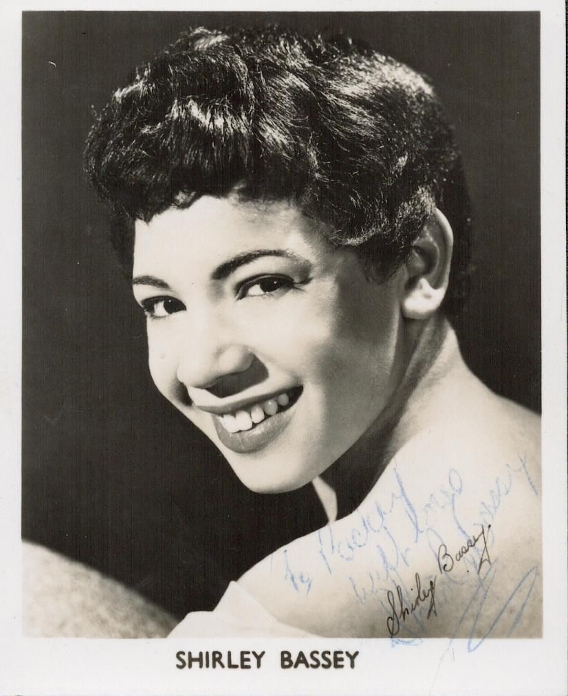 Lot 352: SHIRLEY BASSEY Singer signed vintage promo Photo.