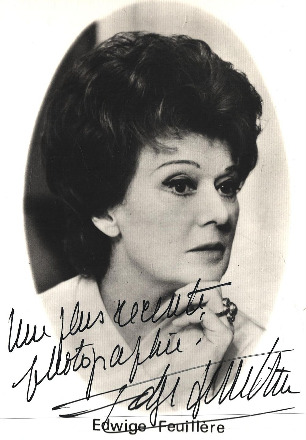 Lot 503: Edwige Feuillere signed 6x4inch black and white photo.