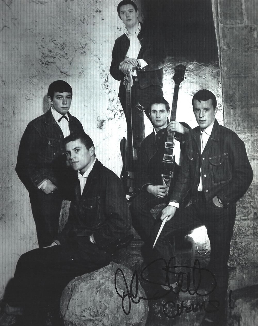 Lot 526: John Steel signed10x8inch black and white photo.
