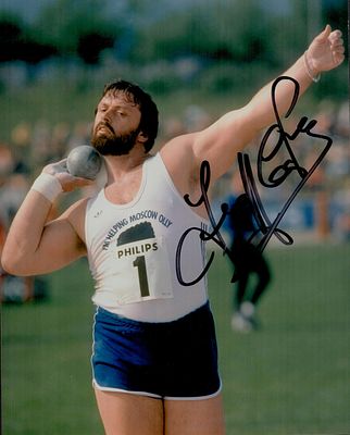 Geoff Capes signed 10x8 inch colour photo. Geoffrey Lewis Capes JP (23 August 1949 - 23 October 
