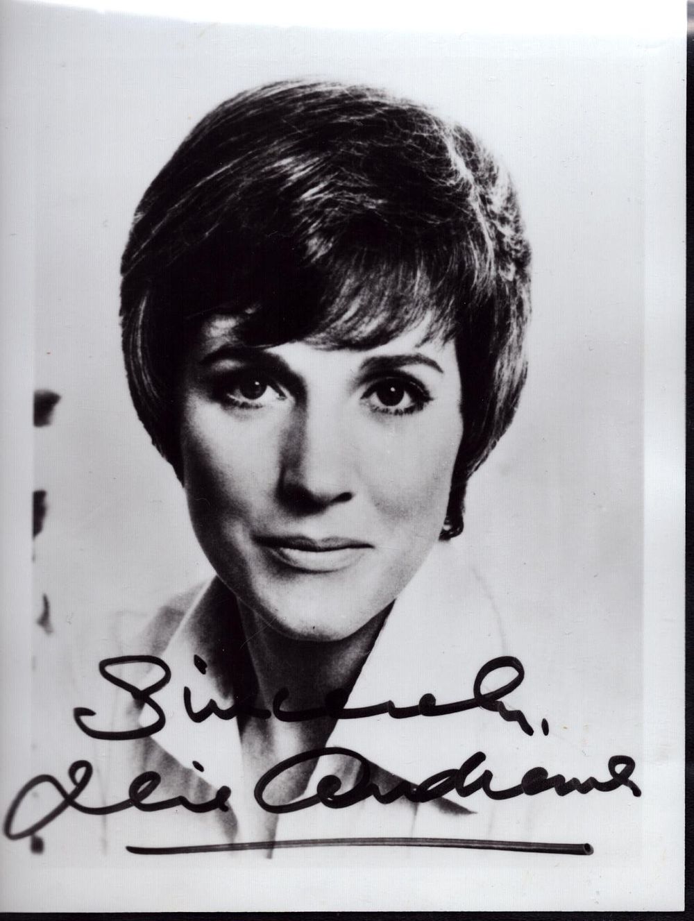 Lot 153: Julie Andrews signed black and white photo 5x4...