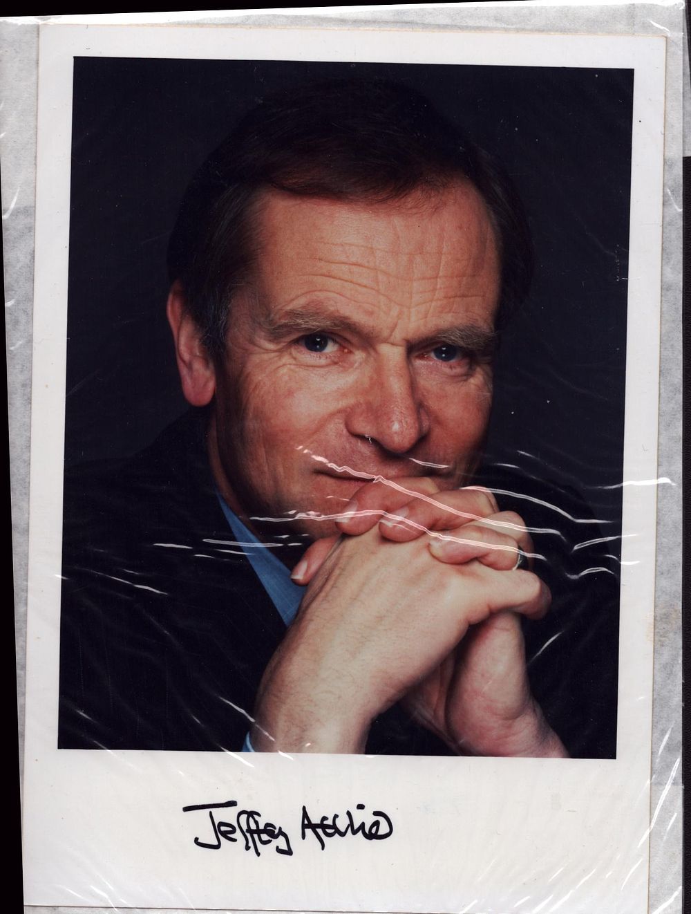 Lot 412: Jeffrey Archer signed colour photo 6x4.