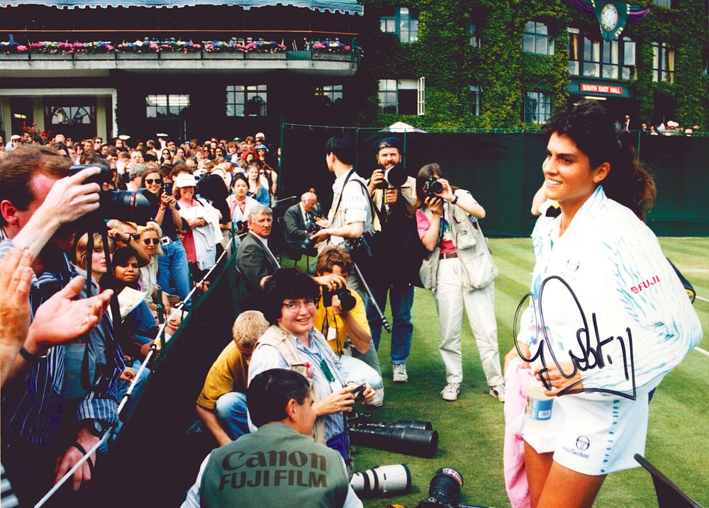 Lot 607: GABRIELLA SABATINI signed 1994 Press 8x10 Photo.