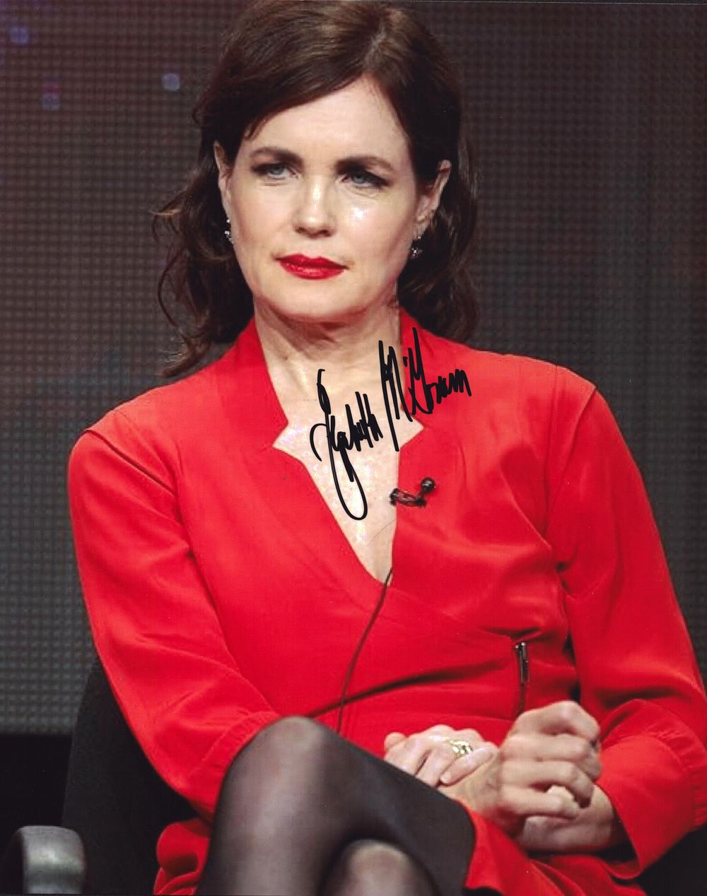 Lot 256: Elizabeth McGovern signed 10x8inch colour photo.