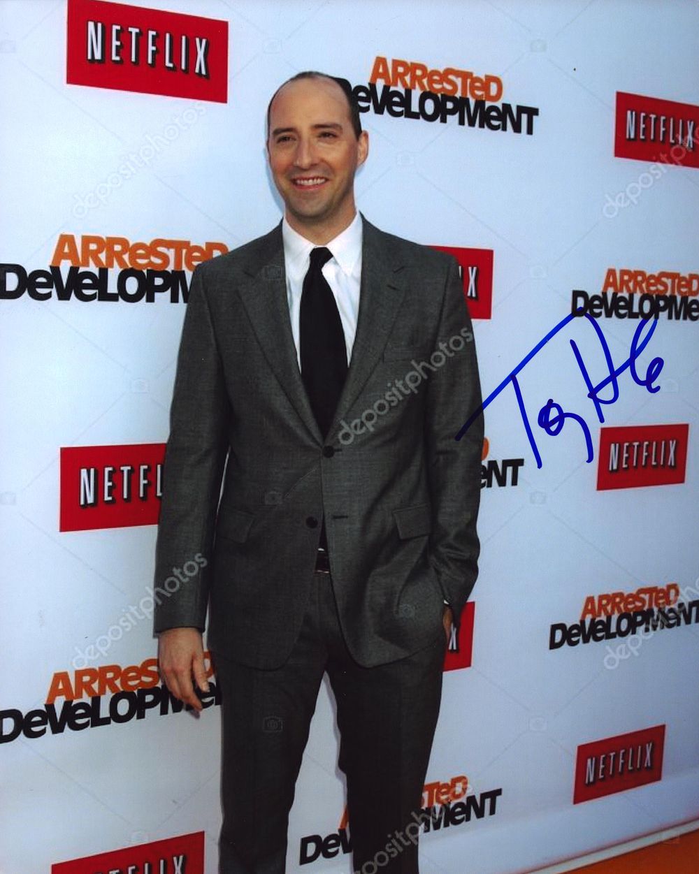 Lot 277: Tony Hale signed 10x8inch colour photo.