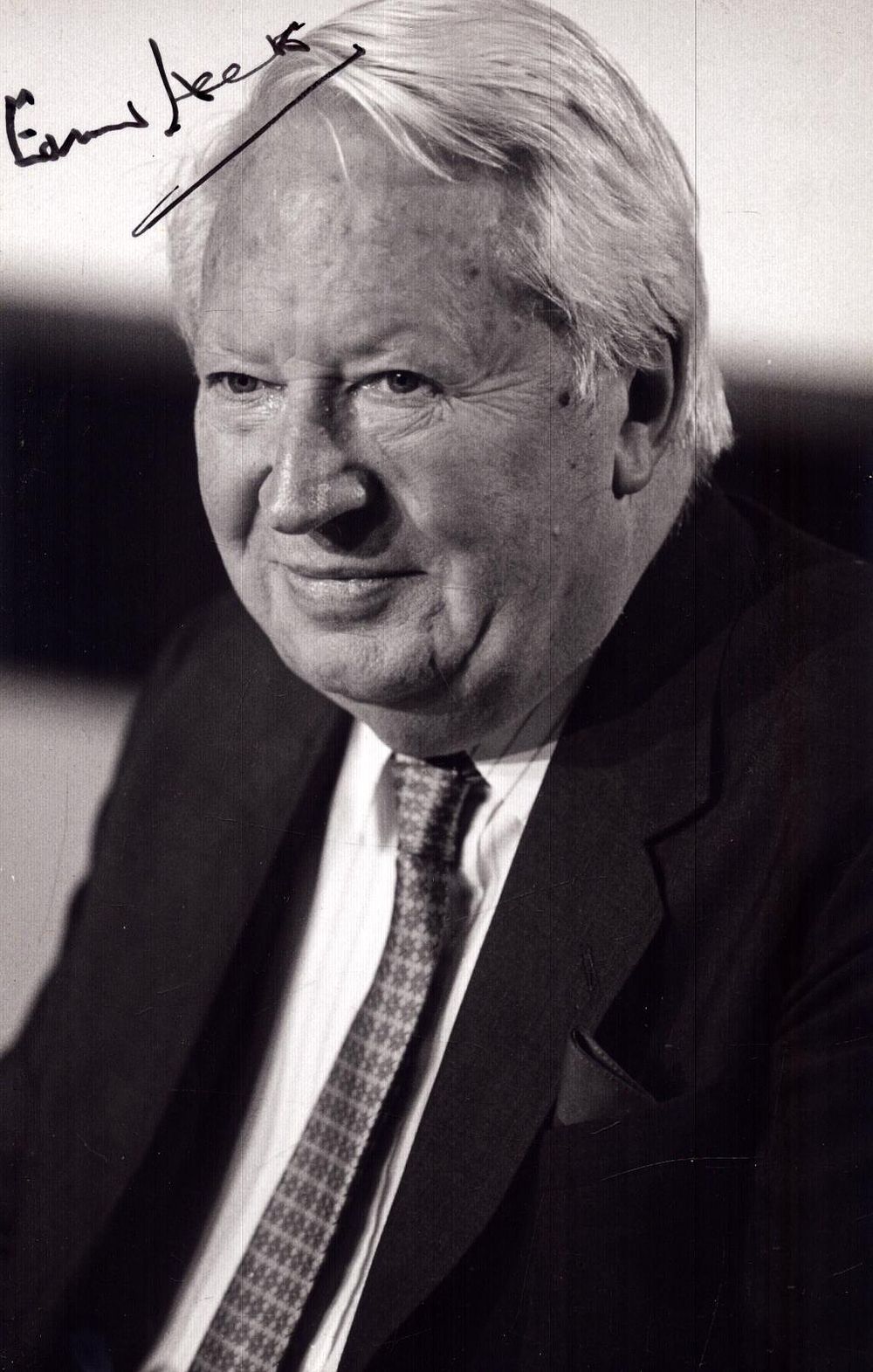 Lot 469: Edward Heath signed black and white photo 6x4...