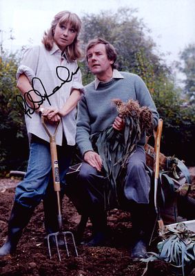 Felicity Kendal signed Good Life 12x8inch colour photo.