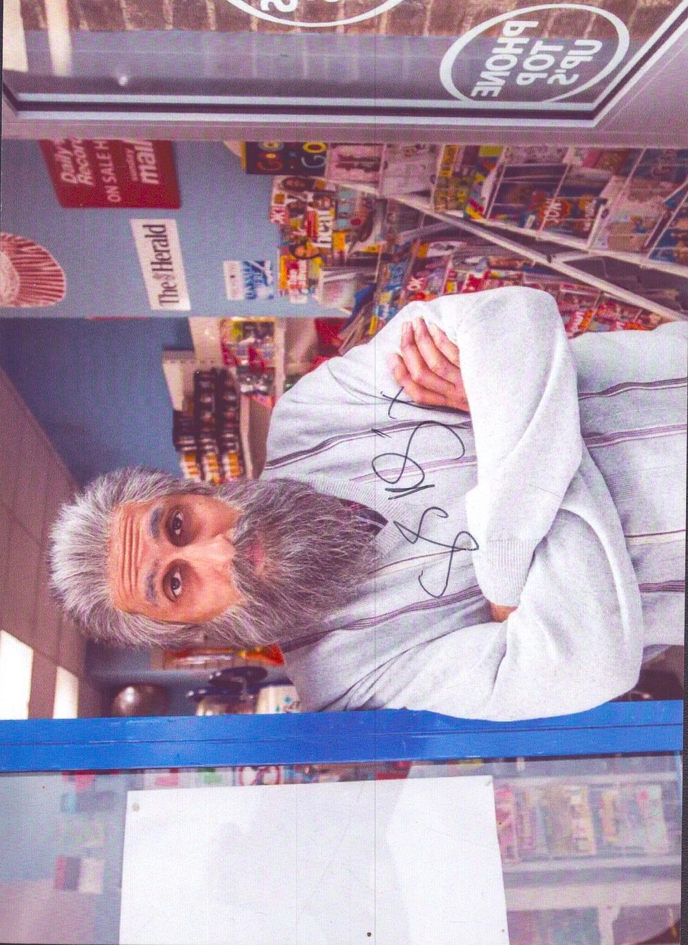 Lot 175: Sanjeev Kohil signed 7x5inch colour photo.