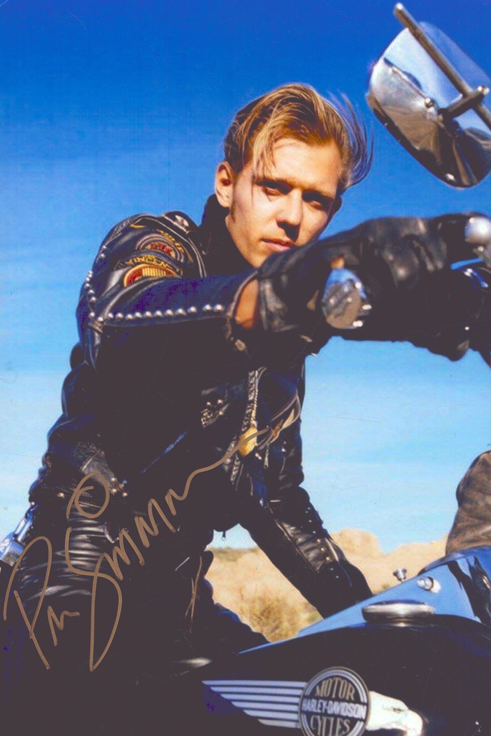Lot 185: Paul Simonon signed 12x8 colour photo.