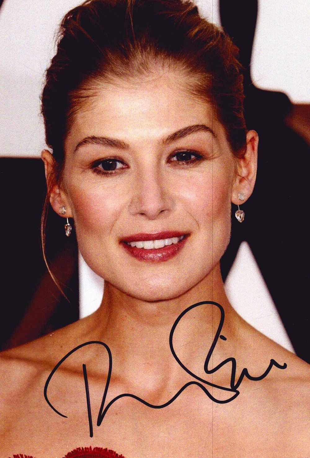 Lot 256: Rosamund Pike signed 6x4 coloured photo.