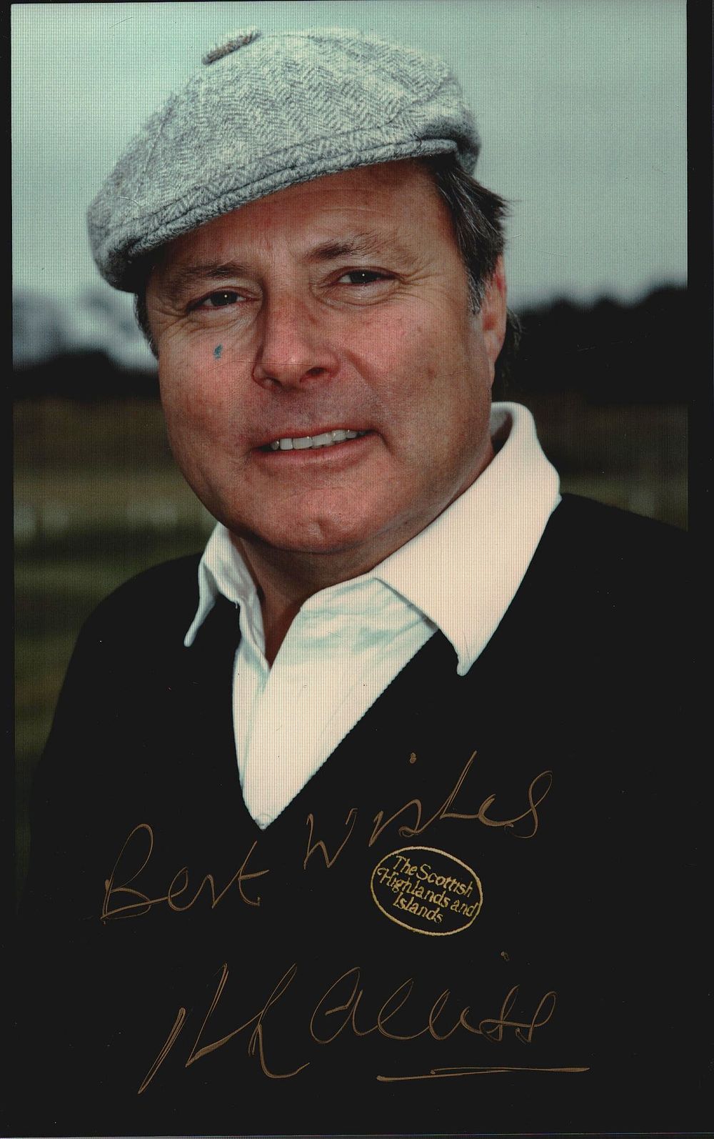 Lot 279: Peter Alliss signed 8x5 inch colour photo.