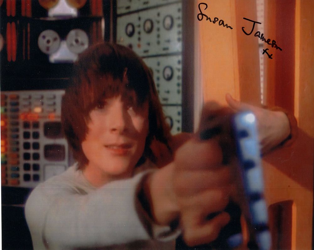 Lot 425: Space 1999 colour 1970's sci-fi series 8x10 photo...
