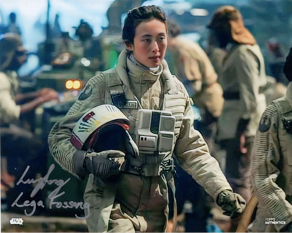 Lot 480: Star Wars The Rise of Skywalker colour 8x10...
