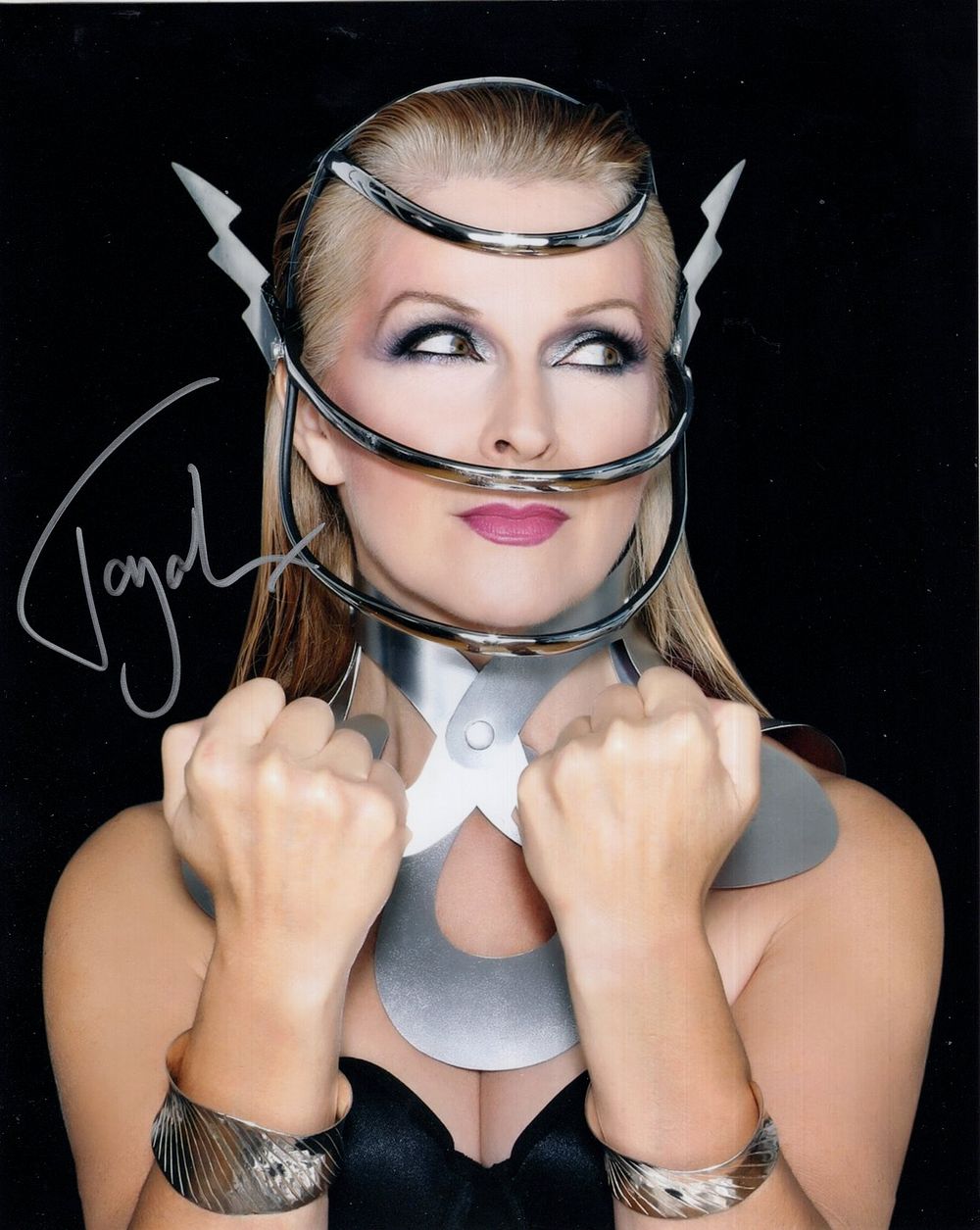 Lot 485: Toyah, pop star and actress signed colour 8x10...