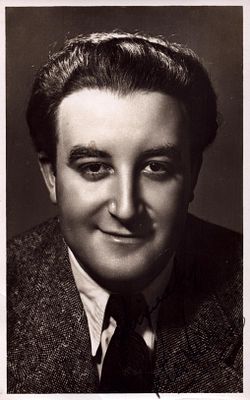Peter Sellers signed 6x4 inch black and white photo.